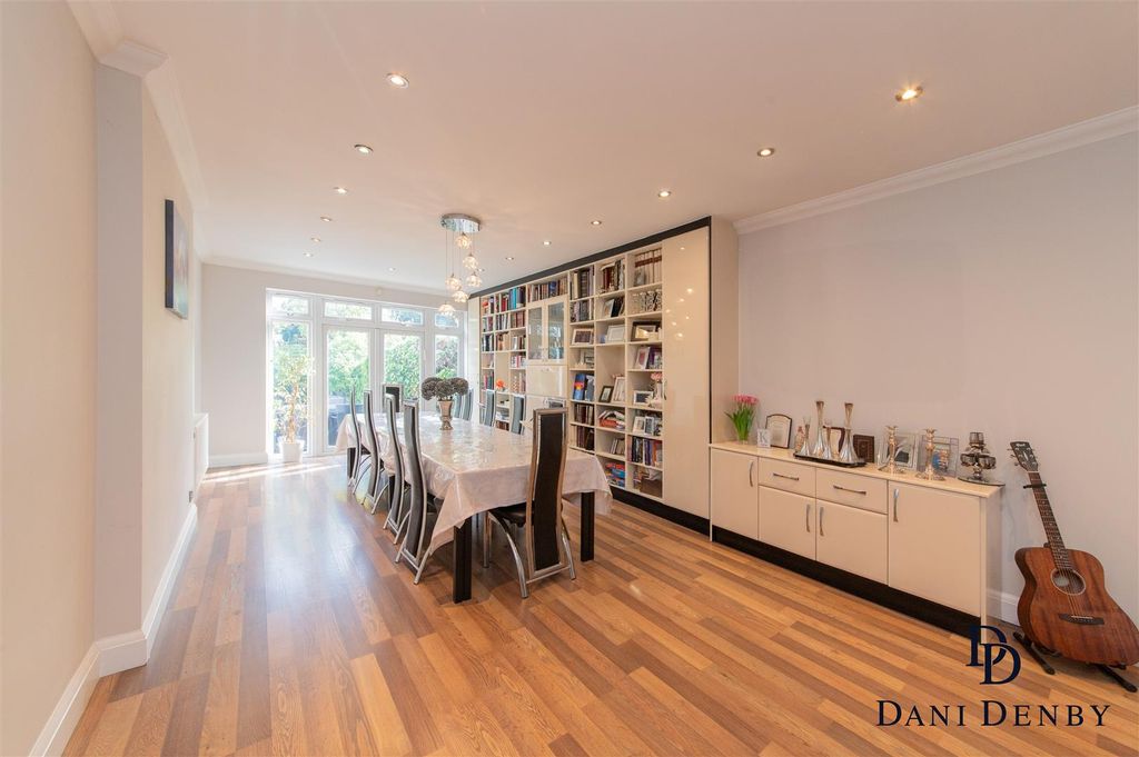 Property photo 2 of 22