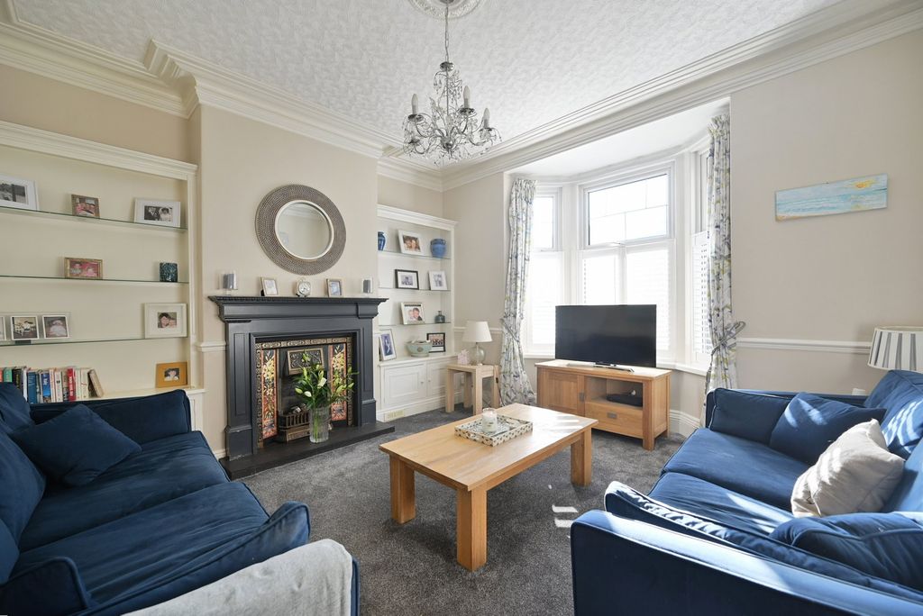 Property photo 2 of 34