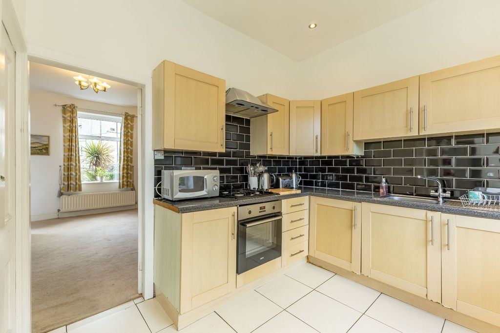 Property photo 3 of 18 Breakfast Kitchen