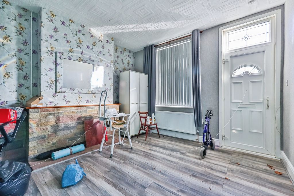 Property photo 2 of 15 Front Reception