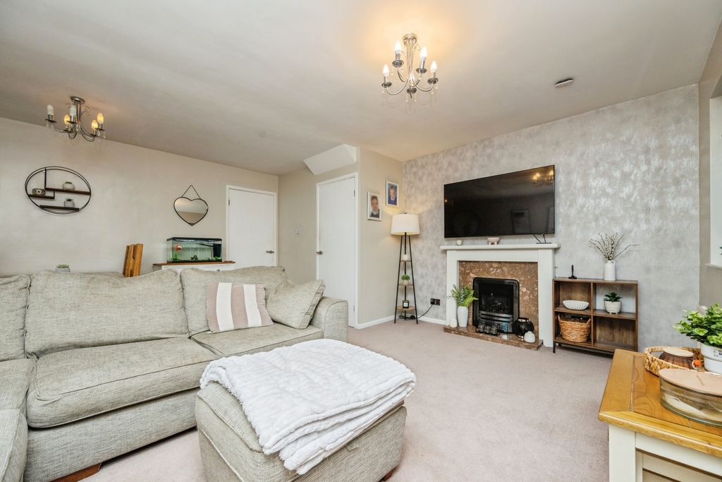 Property photo 3 of 15