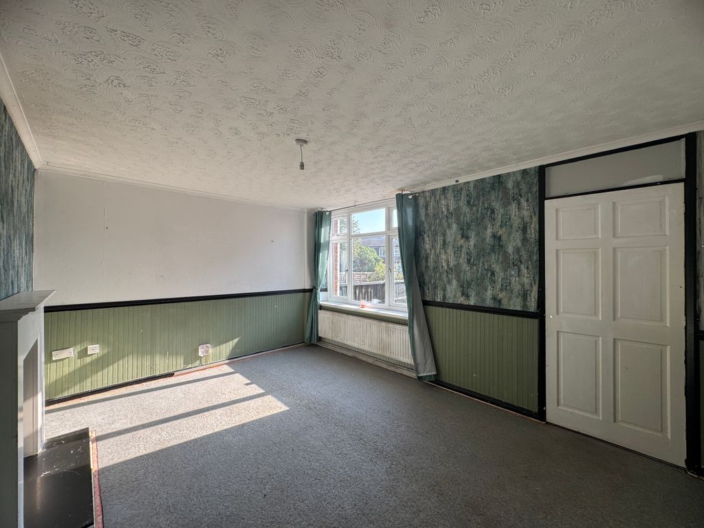 Property photo 3 of 10 Lounge