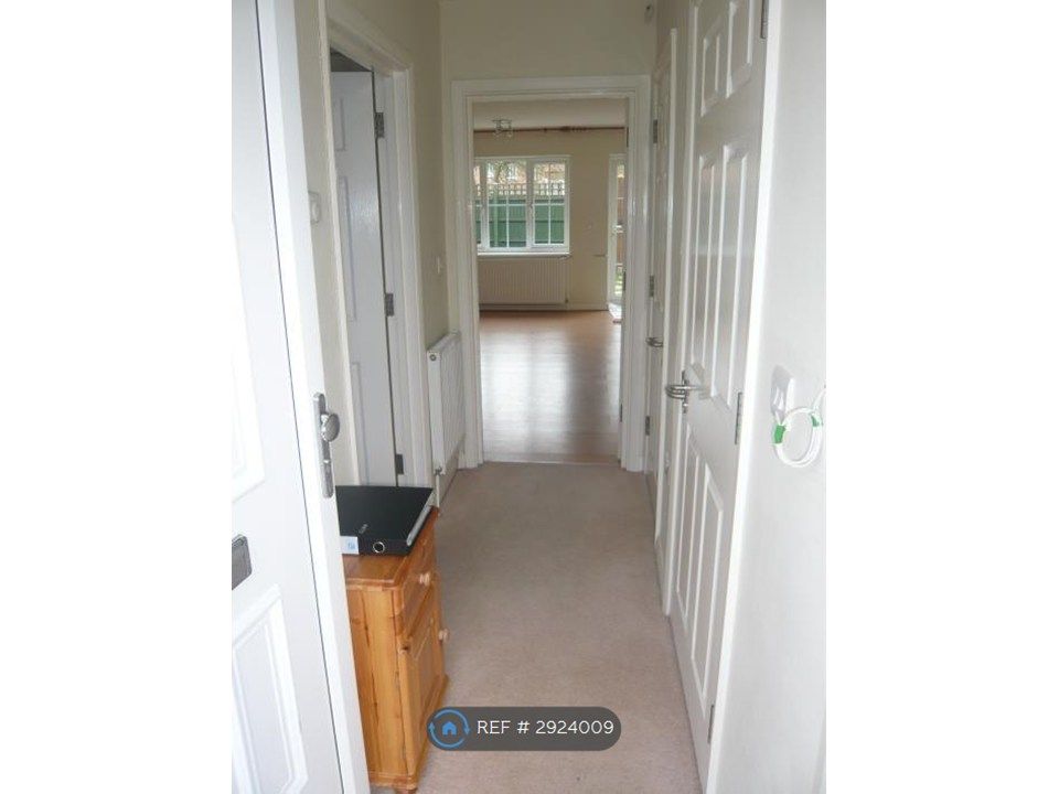 Property photo 3 of 13 Entrance Hall