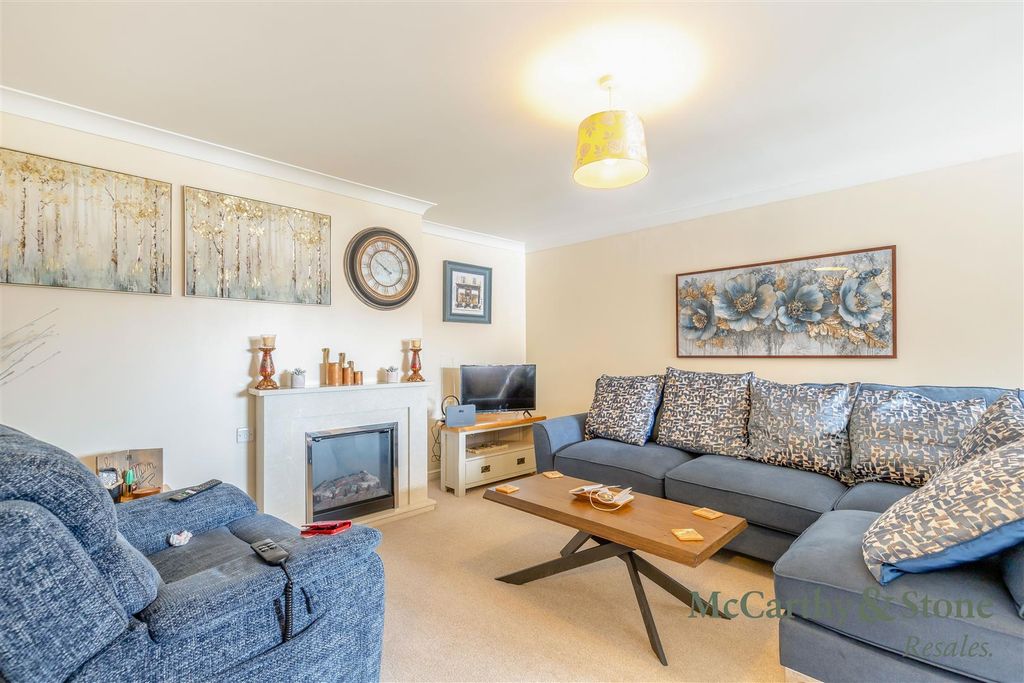 Property photo 2 of 23 8700558-Interior07.Jpg