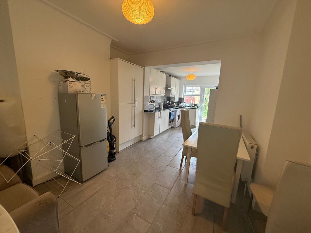 Property photo 1 of 4 Kitchen