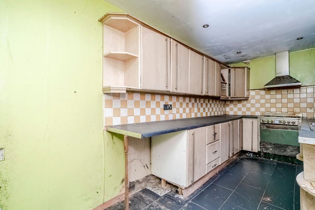 Property photo 2 of 22