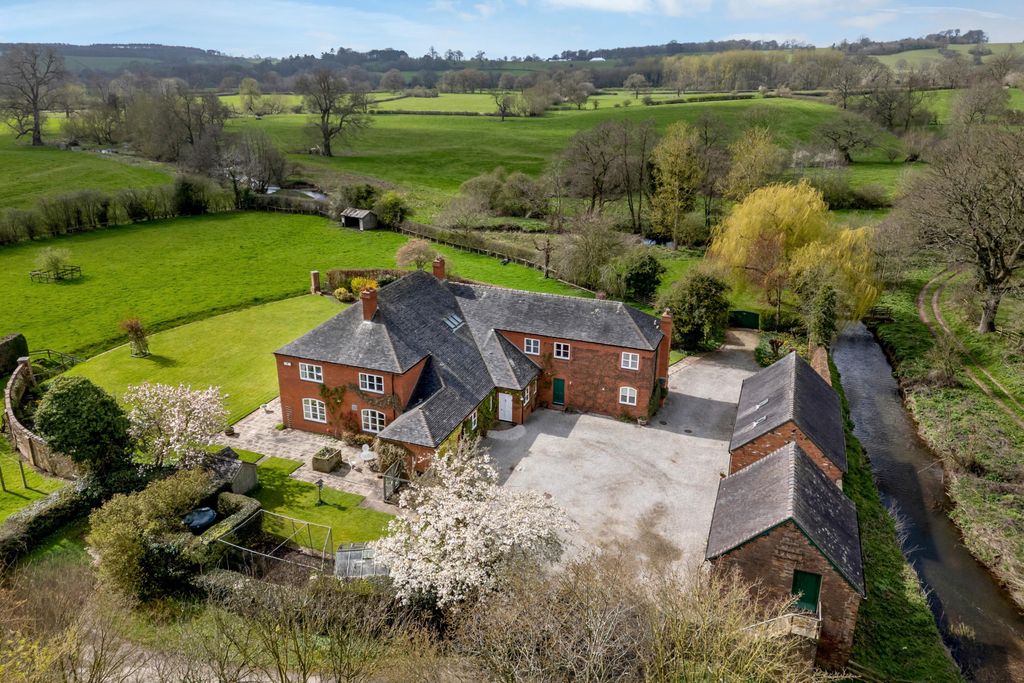 Property photo 2 of 28 Ford House