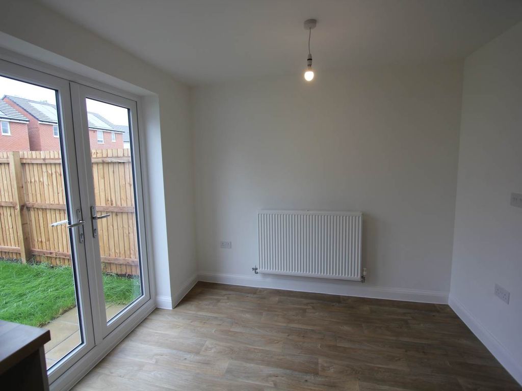 Property photo 3 of 11 Dining Area