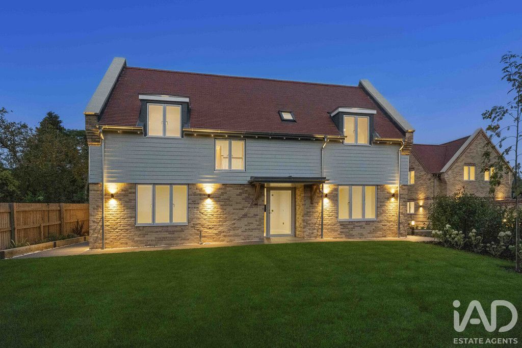 Property photo 2 of 28