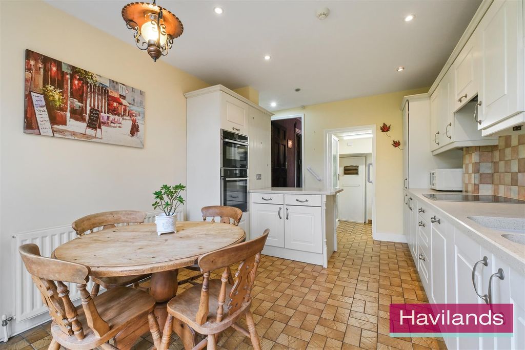 Property photo 3 of 22 Wellington Road-6.Jpg