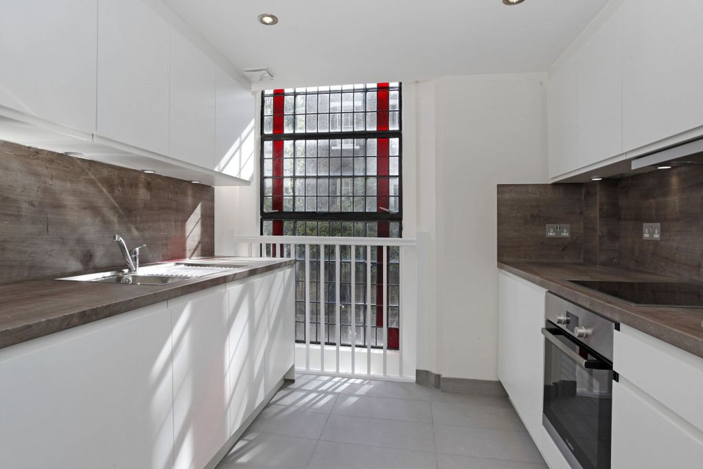 Property photo 1 of 10 Kitchen