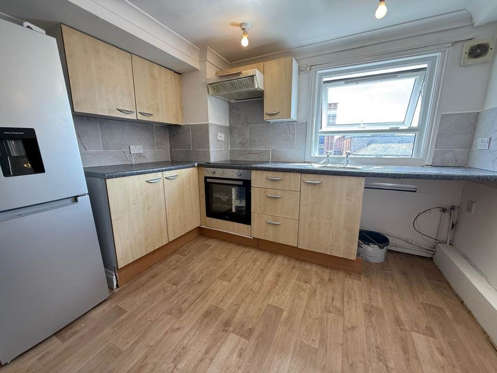 Property photo 2 of 6 Kitchen