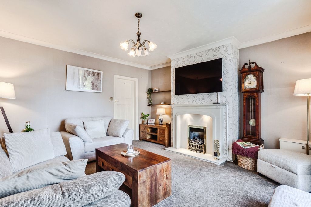 Property photo 2 of 14 Lounge