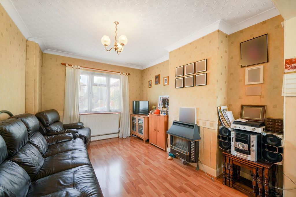 Property photo 2 of 12