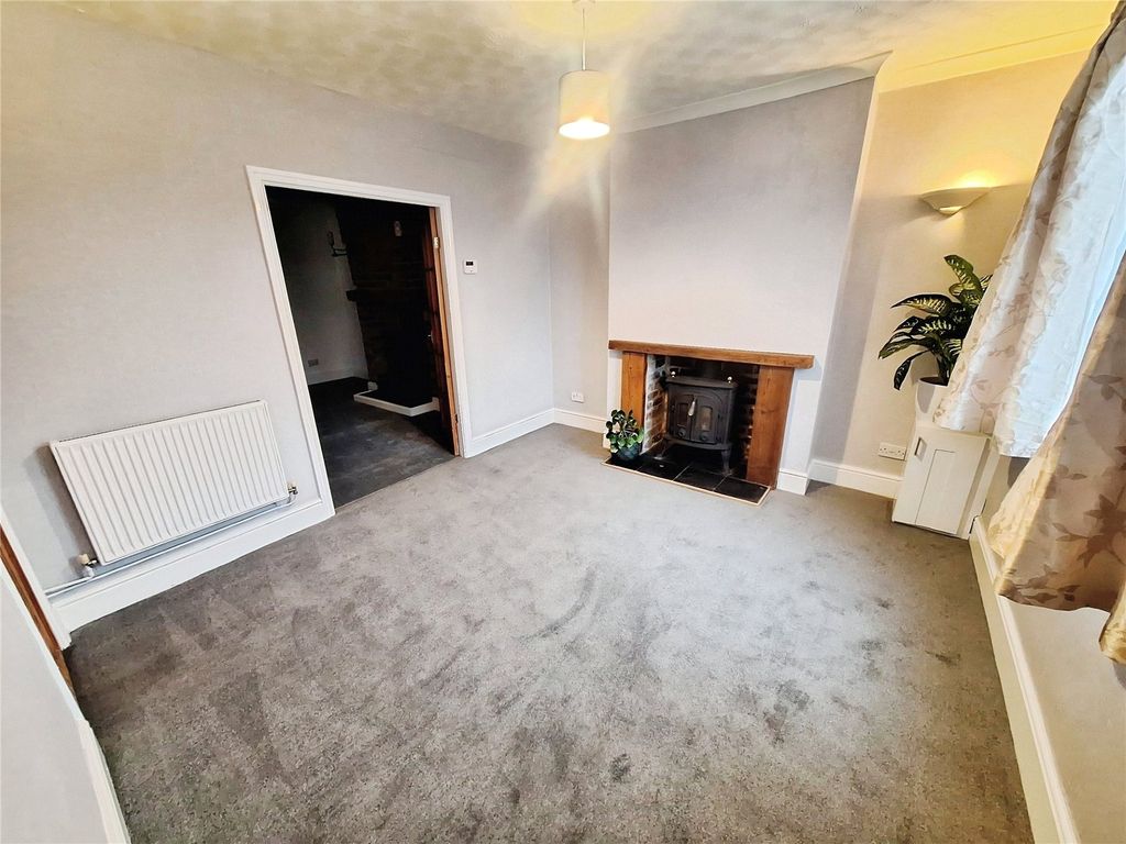 Property photo 2 of 11 Lounge