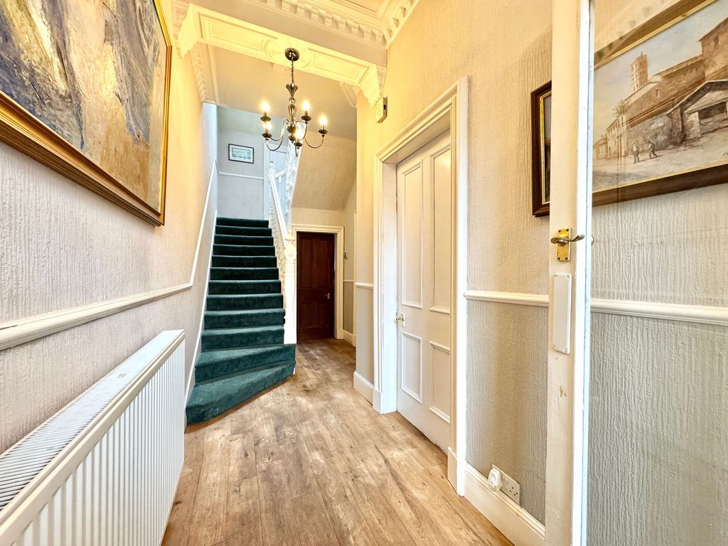 Property photo 2 of 31