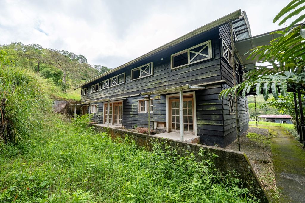 Property photo 2 of 39