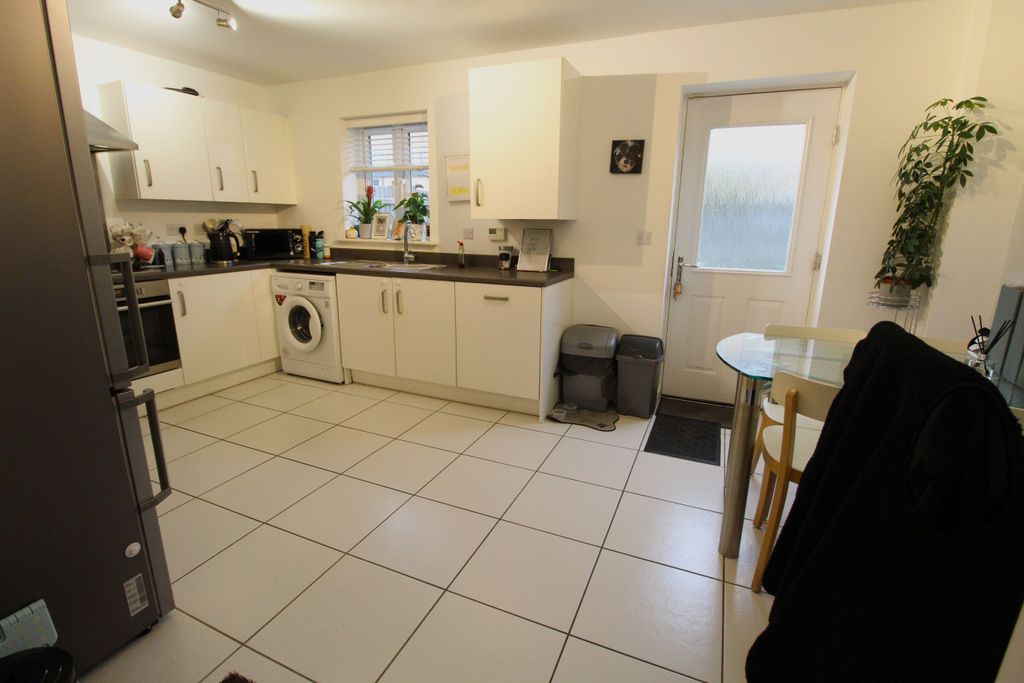 Property photo 2 of 16 Kitchen Diner