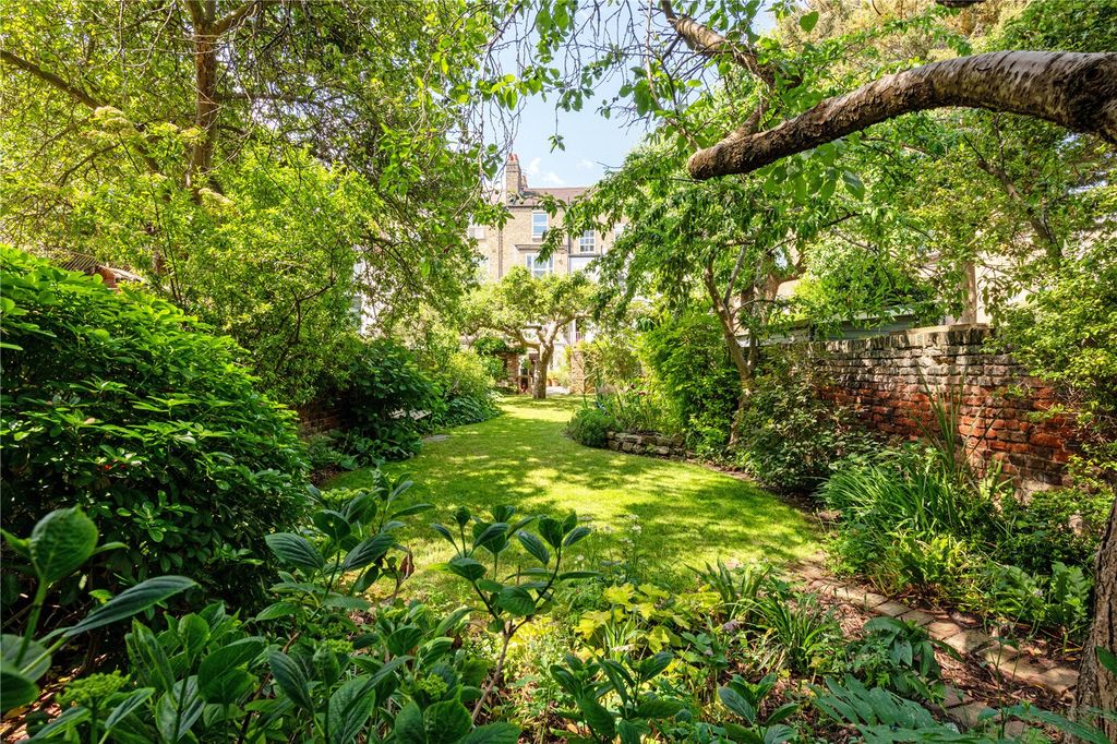 Property photo 1 of 7 Garden