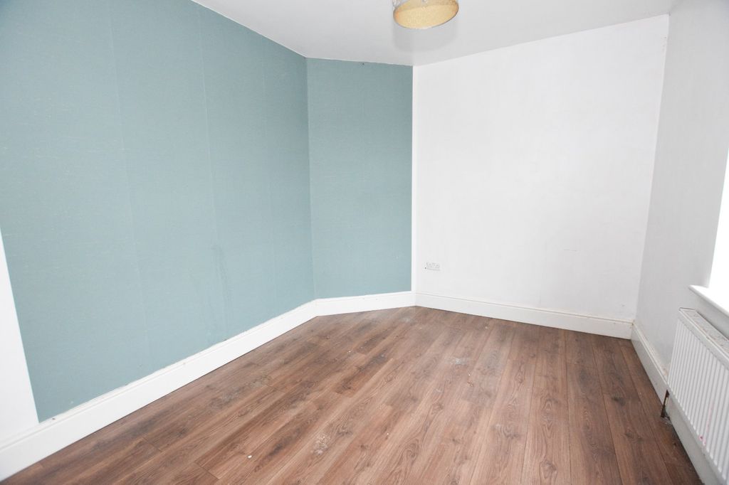 Property photo 2 of 18 Lounge