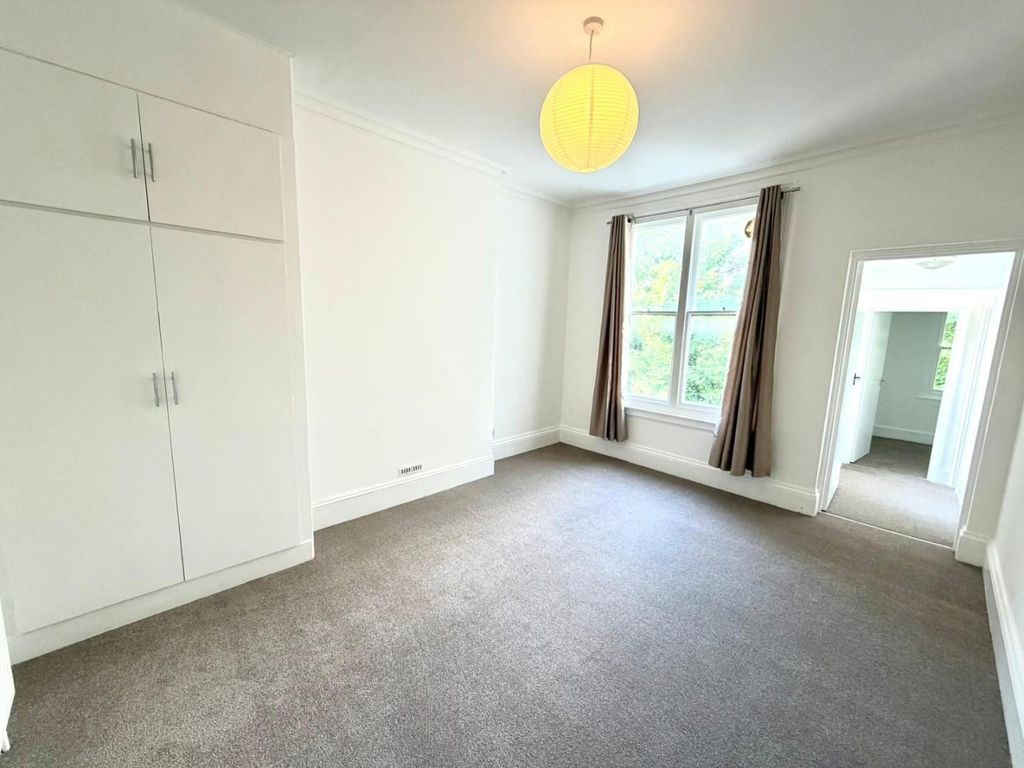 Property photo 2 of 6 Bedroom