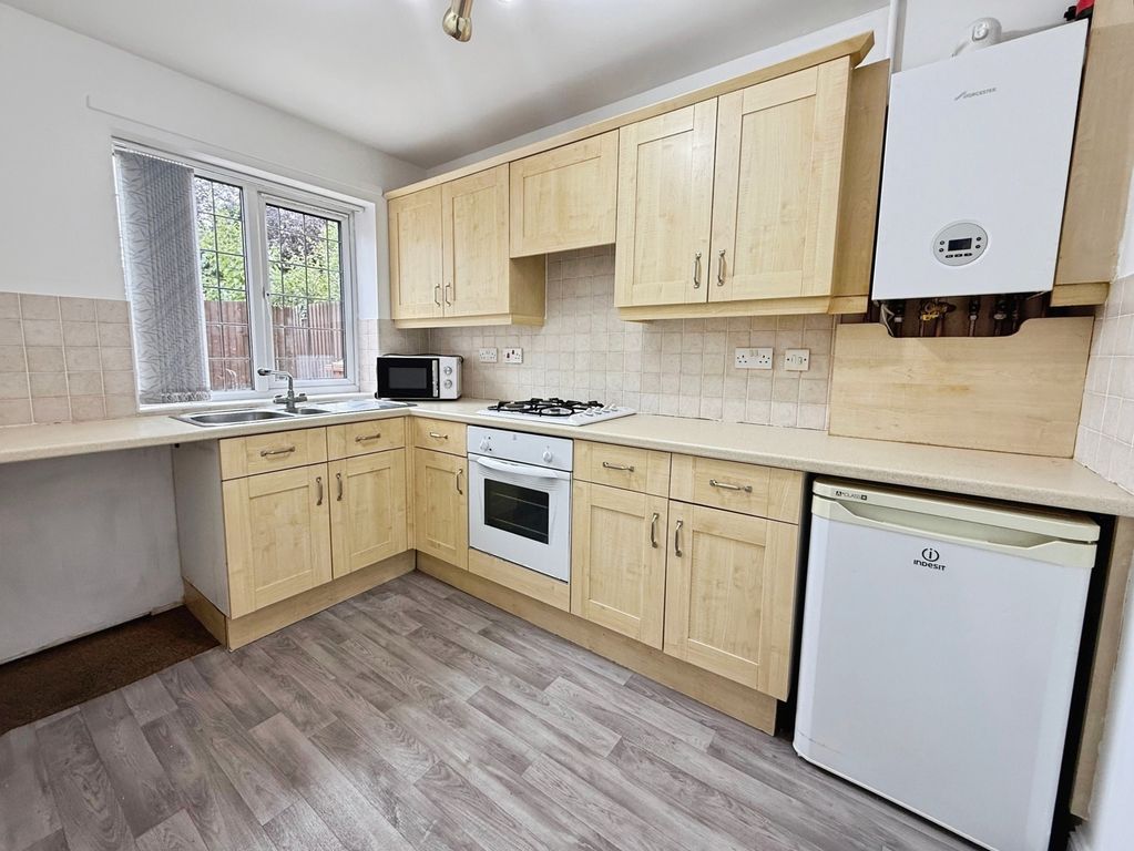 Property photo 3 of 9 Kitchen