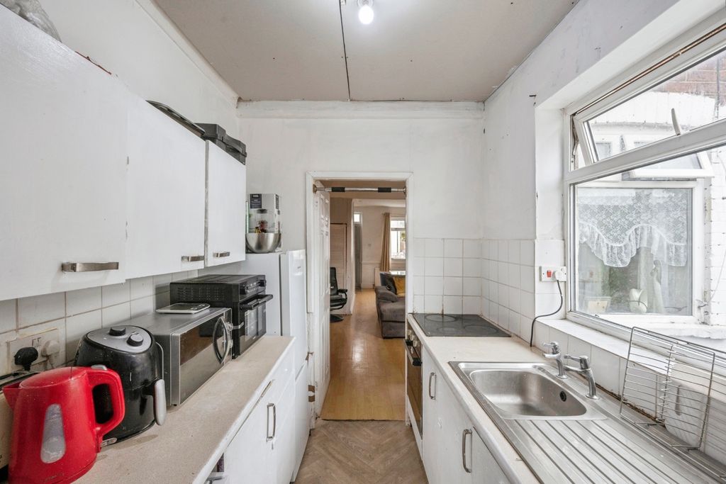 Property photo 3 of 15 Kitchen
