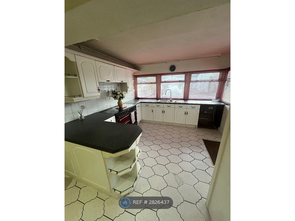 Property photo 3 of 4 Kitchen