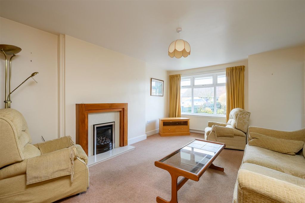 Property photo 3 of 14 Living