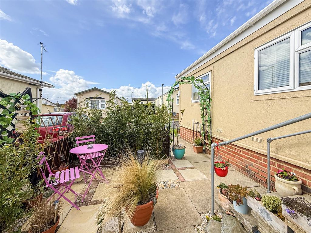 Property photo 2 of 13 Garden