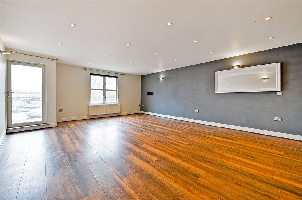 Property photo 3 of 10 Picture No. 26