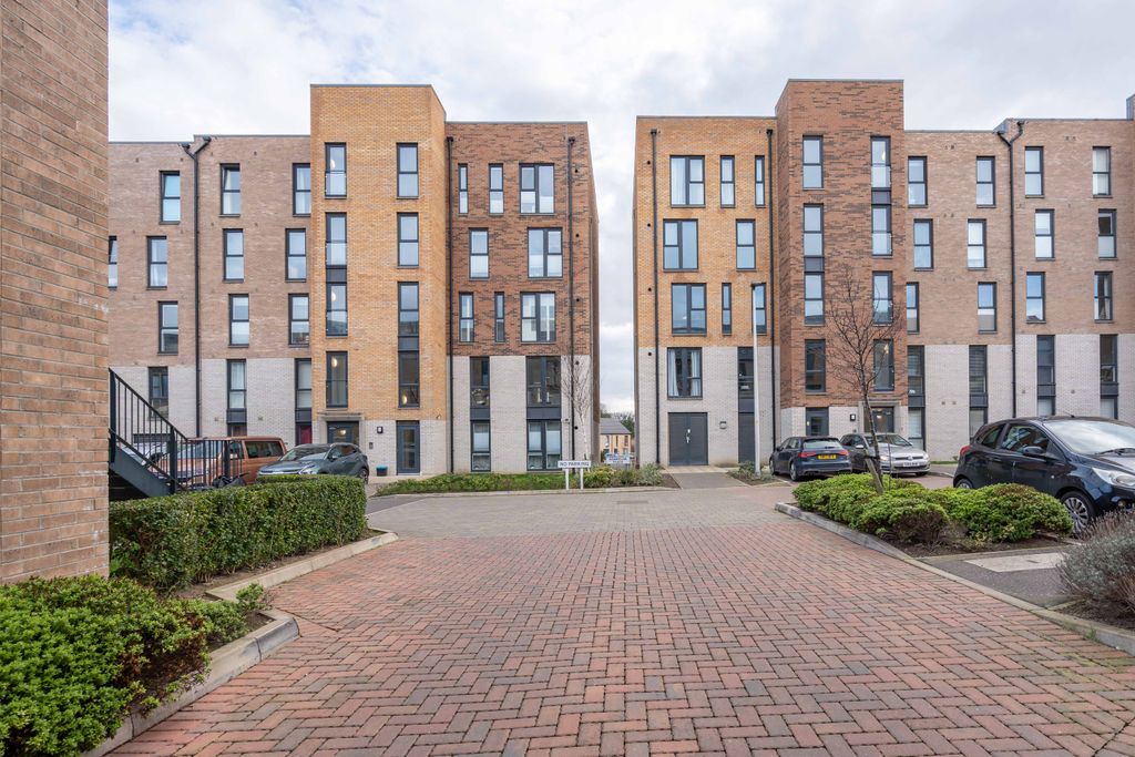 Property photo 1 of 44