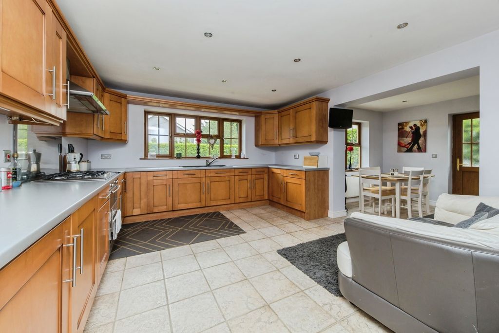 Property photo 2 of 17 Photo