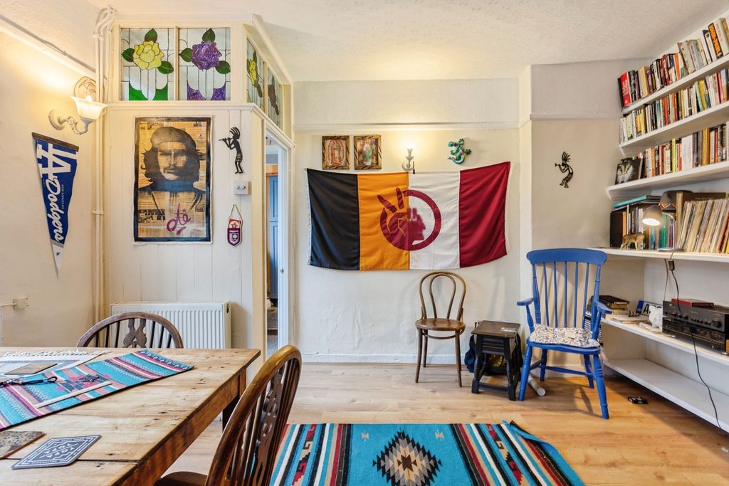 Property photo 3 of 13 Living-3