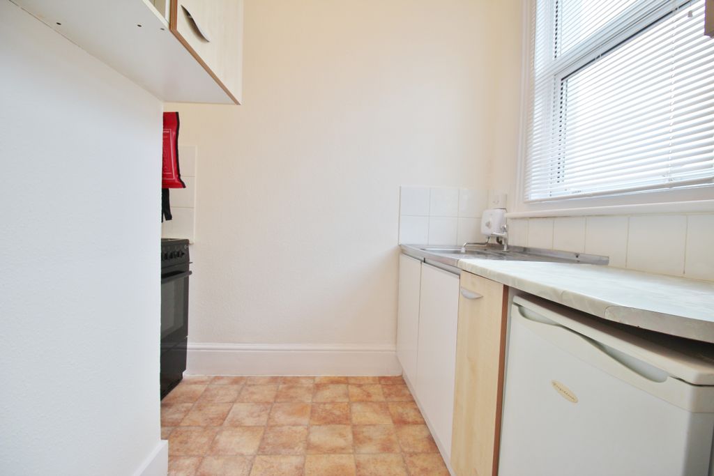 Property photo 3 of 5 Kitchen