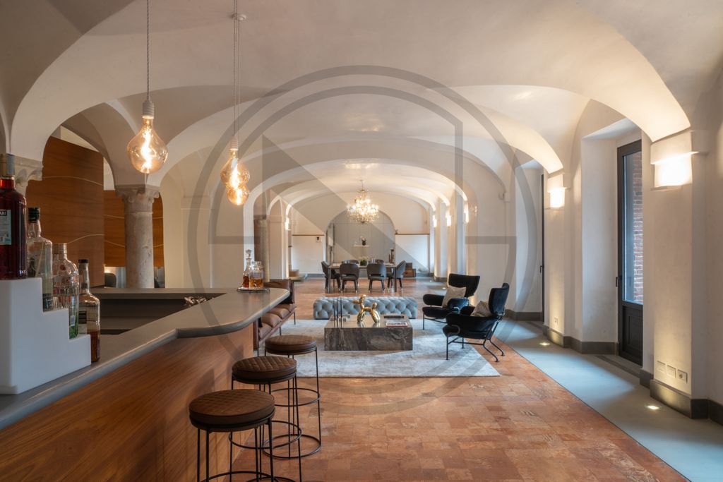 Property photo 1 of 28