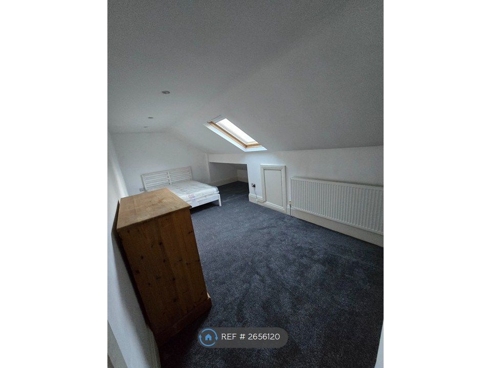 Property photo 2 of 13 Room 3 Double Room, Front Top Floor Bedroom