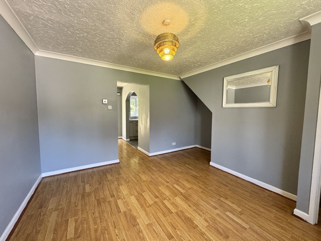Property photo 2 of 18 Lounge