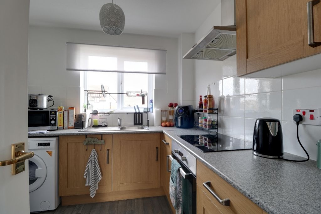 Property photo 2 of 7 Kitchen