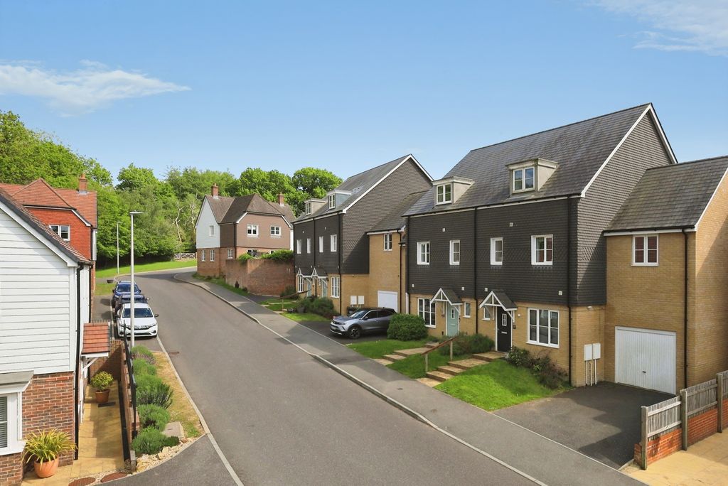 Additional image 19 of 5 bed town house for saleMillennium Way, Heathfield, East Sussex TN21