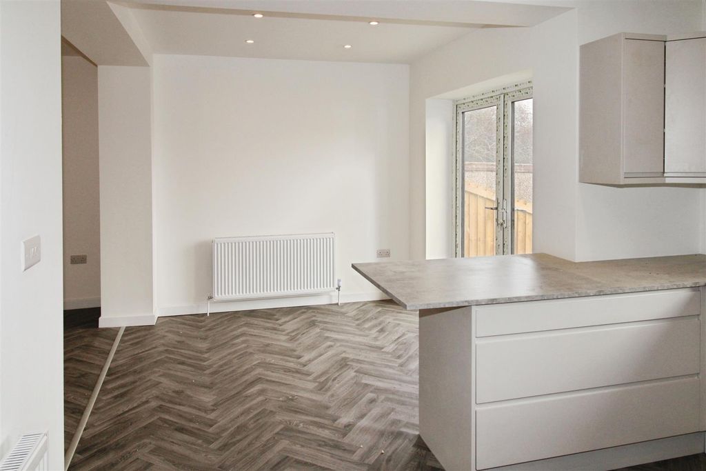 Property photo 3 of 21 Kitchen