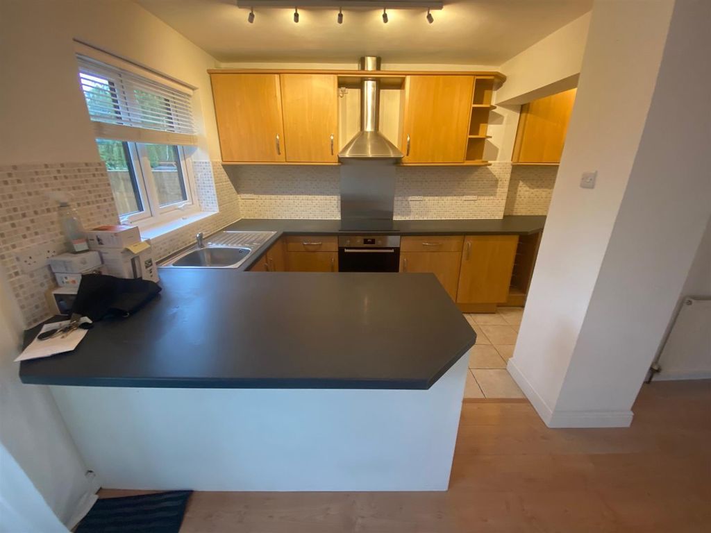 Property photo 2 of 20 Kitchen Bar.Jpg