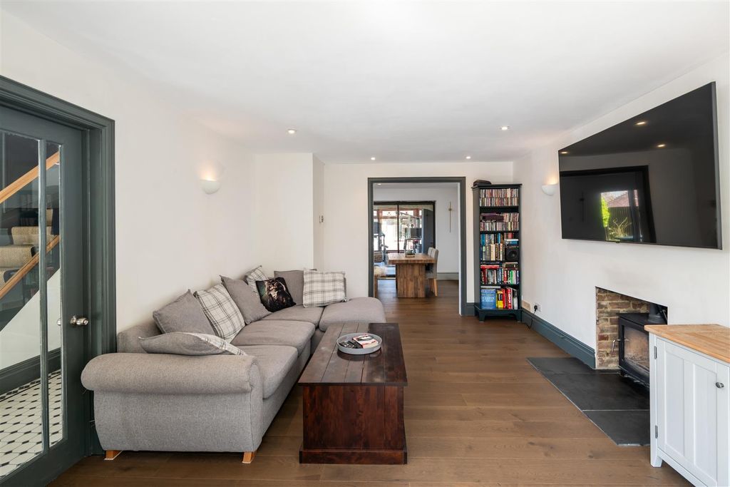 Property photo 3 of 21 3 Weller Close Internals16.Jpg