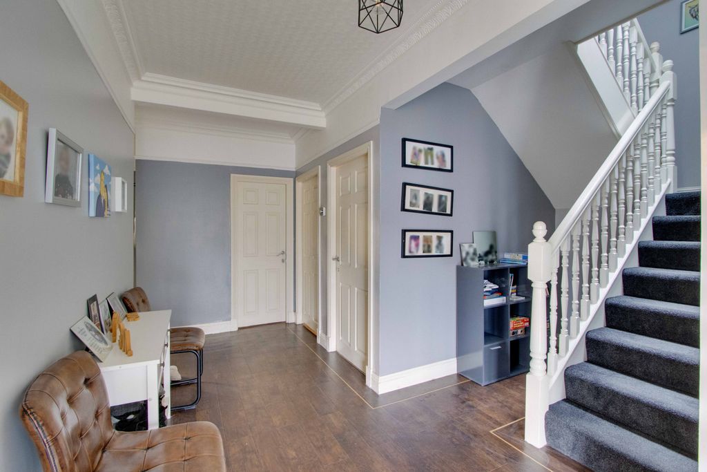 Property photo 3 of 35