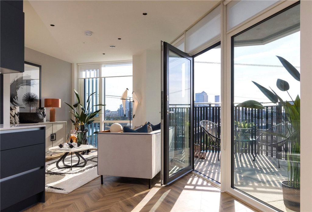 Property photo 3 of 14 Balcony