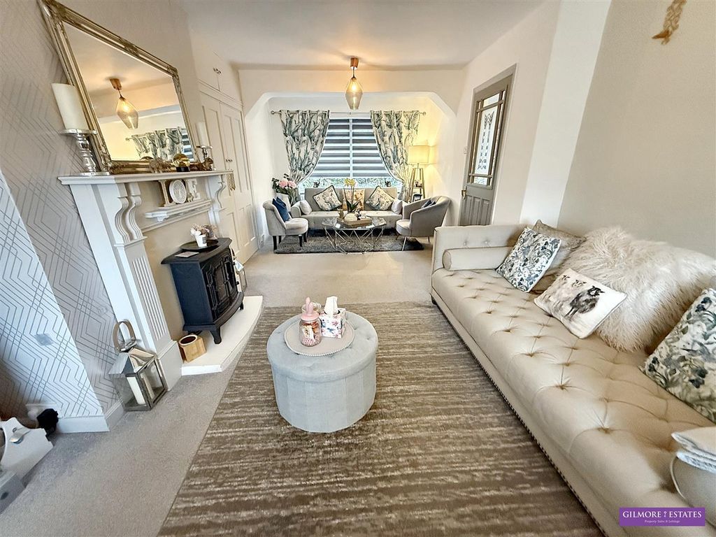 Property photo 2 of 21 Lounge