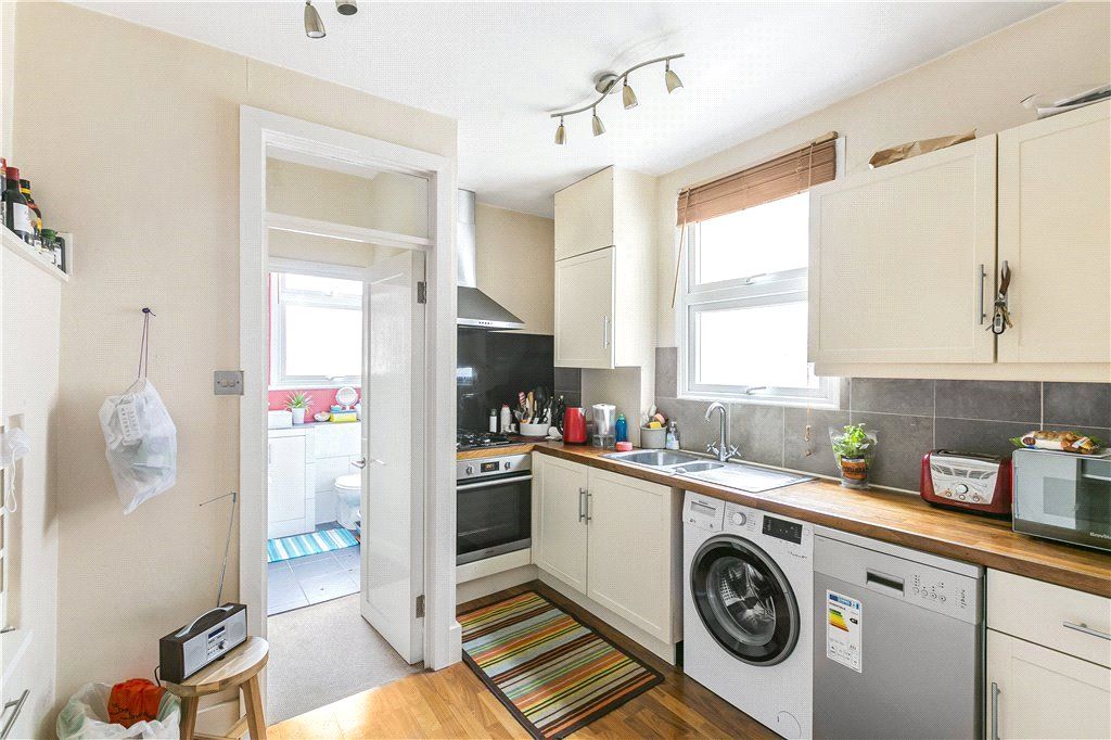 Property photo 3 of 8 Kitchen