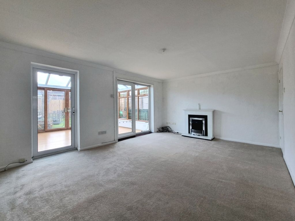 Property photo 2 of 32