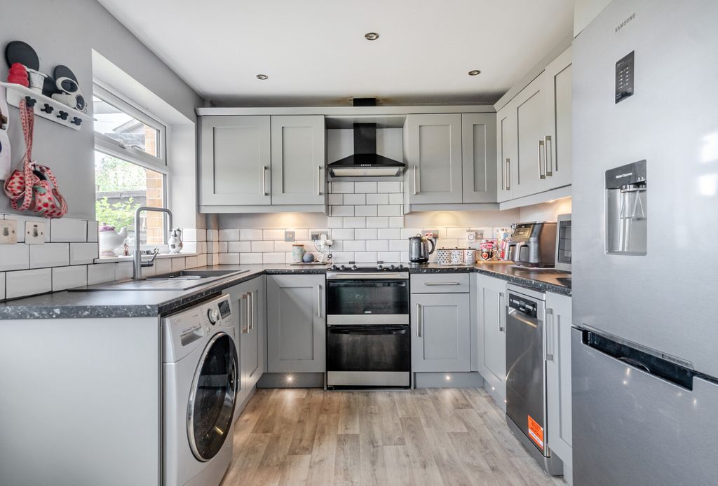 Property photo 1 of 18 Kitchen/Diner