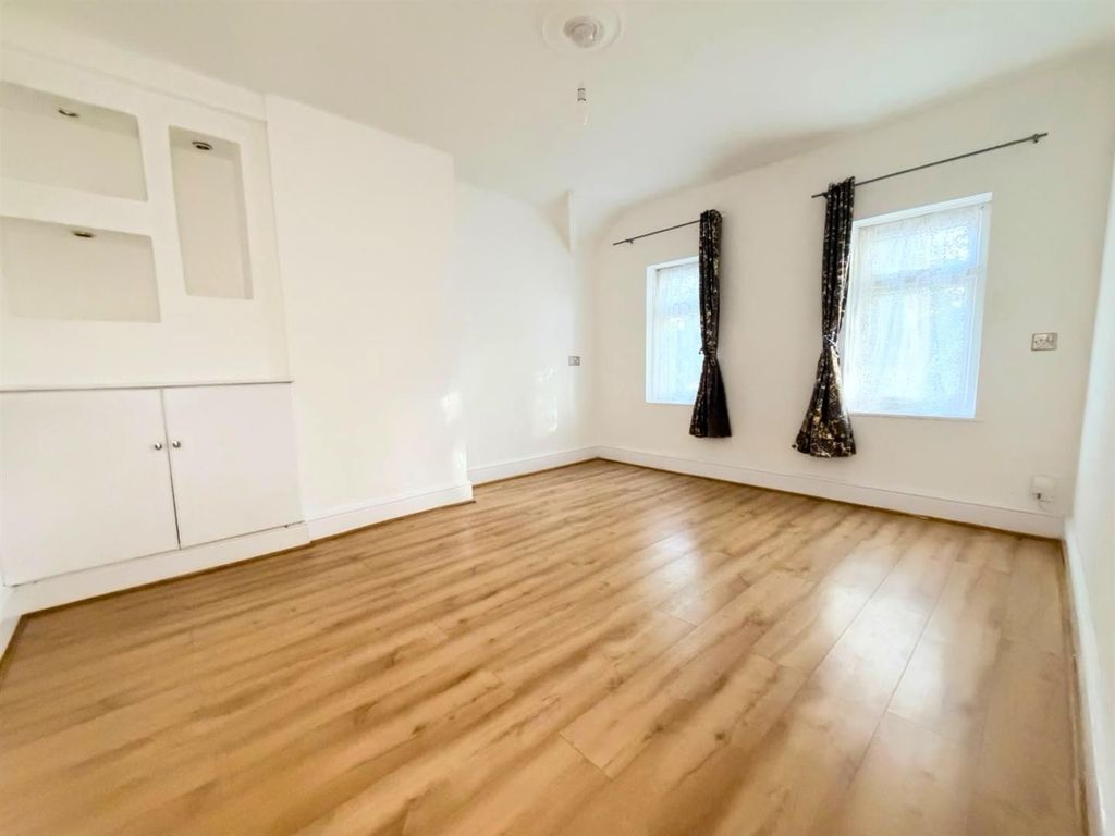 Property photo 3 of 10 Ca1d1713-E99F-4Ed6-85E6-1Bc4Ad10A8Ad.Jpg